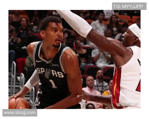 热火与马刺精彩对决回放NBA经典瞬间重温与分析